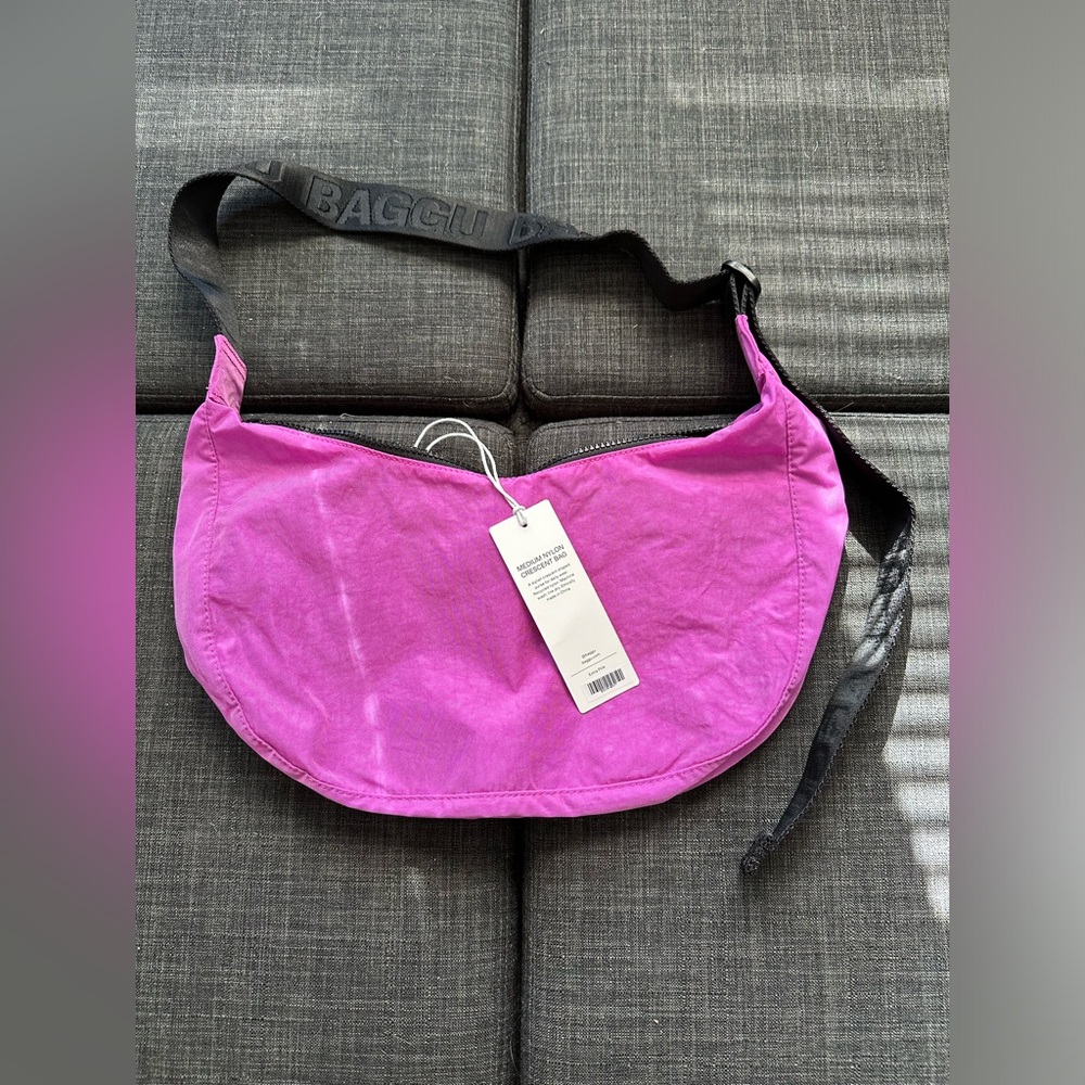 BAGGU Medium Crescent in Extra Pink NWT